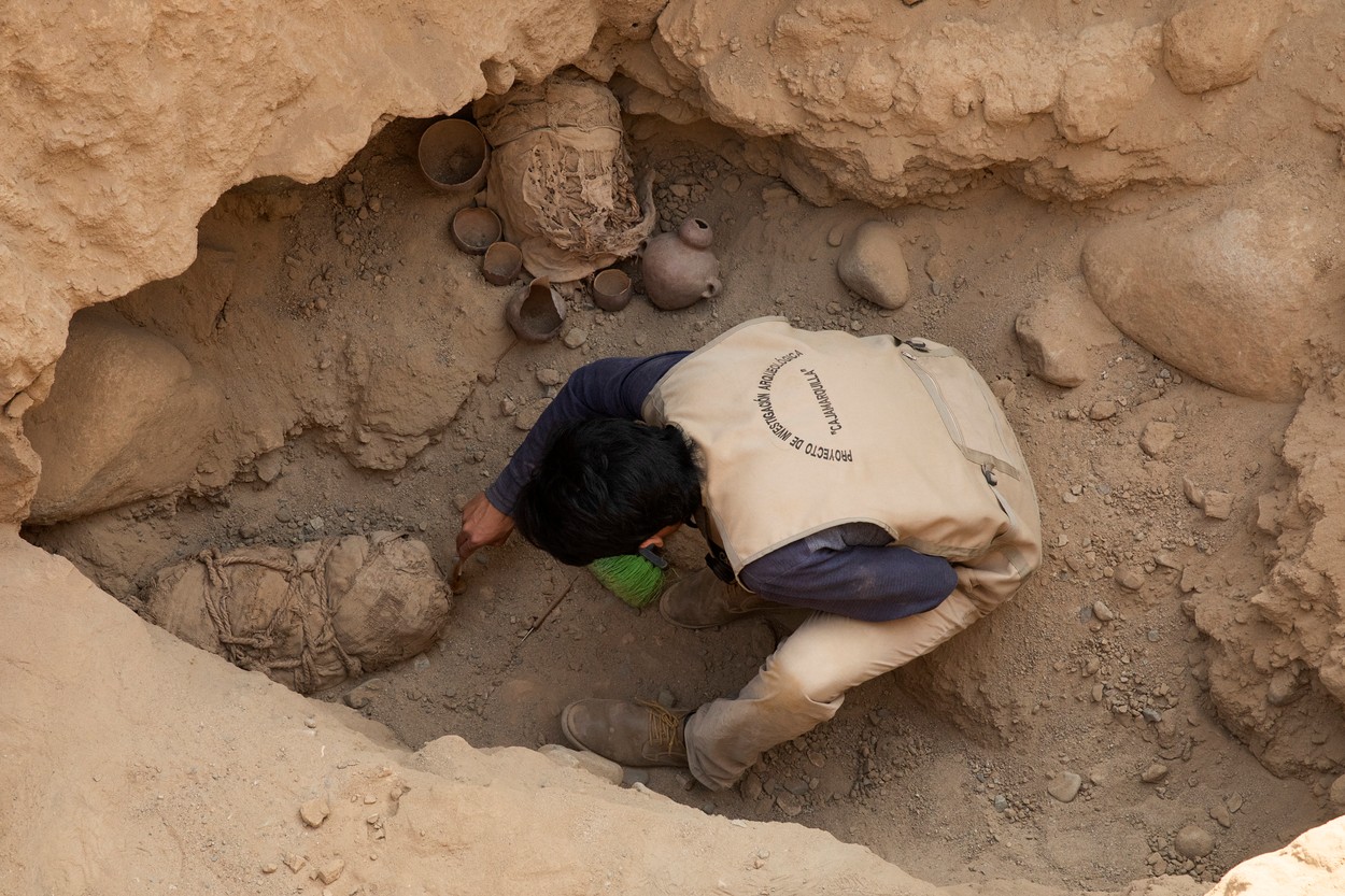 Peru: Rămășițele unor copii și adulți sacrificați în urmă cu 1.200 de ani, dezgropate de arheologi