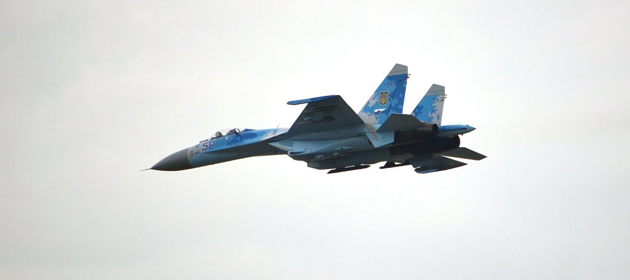 Procurorii militari analizează situația avionului militar ucrainean care a aterizat la Bacău