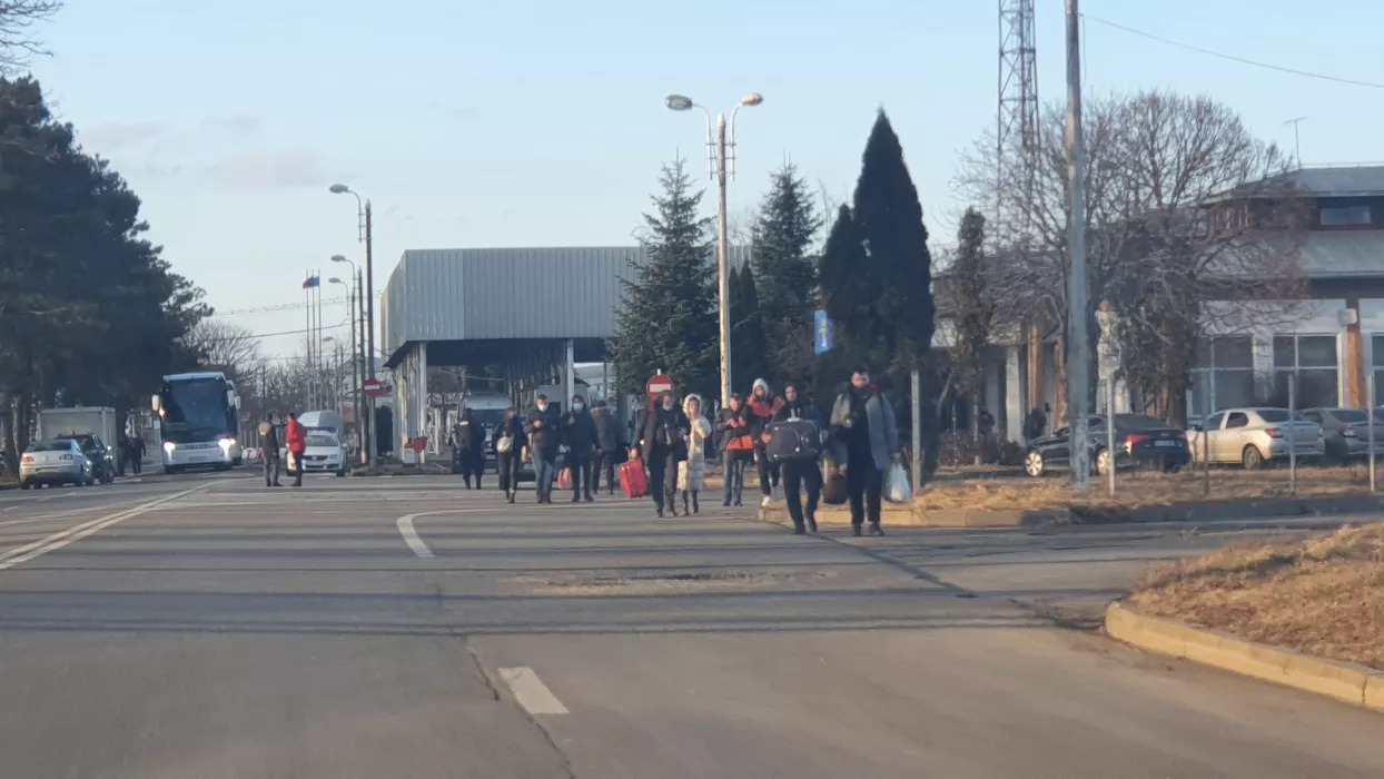 Sute de refugiați ucraineni refuză să părăsească țara, în ciuda bombardamentelor. Nu vor să-și lase în urmă tații și soții plecați la război