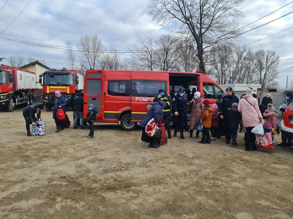 Ucraina deschide încă două puncte de trecere a frontierei în Polonia, destinate pietonilor. Peste 8.000 de maşini aşteaptă la frontiere ieşirea din ţară