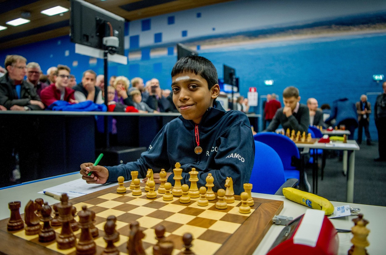 Surpriză mare la șah. Un indian de 16 ani l-a învins pe campionul mondial