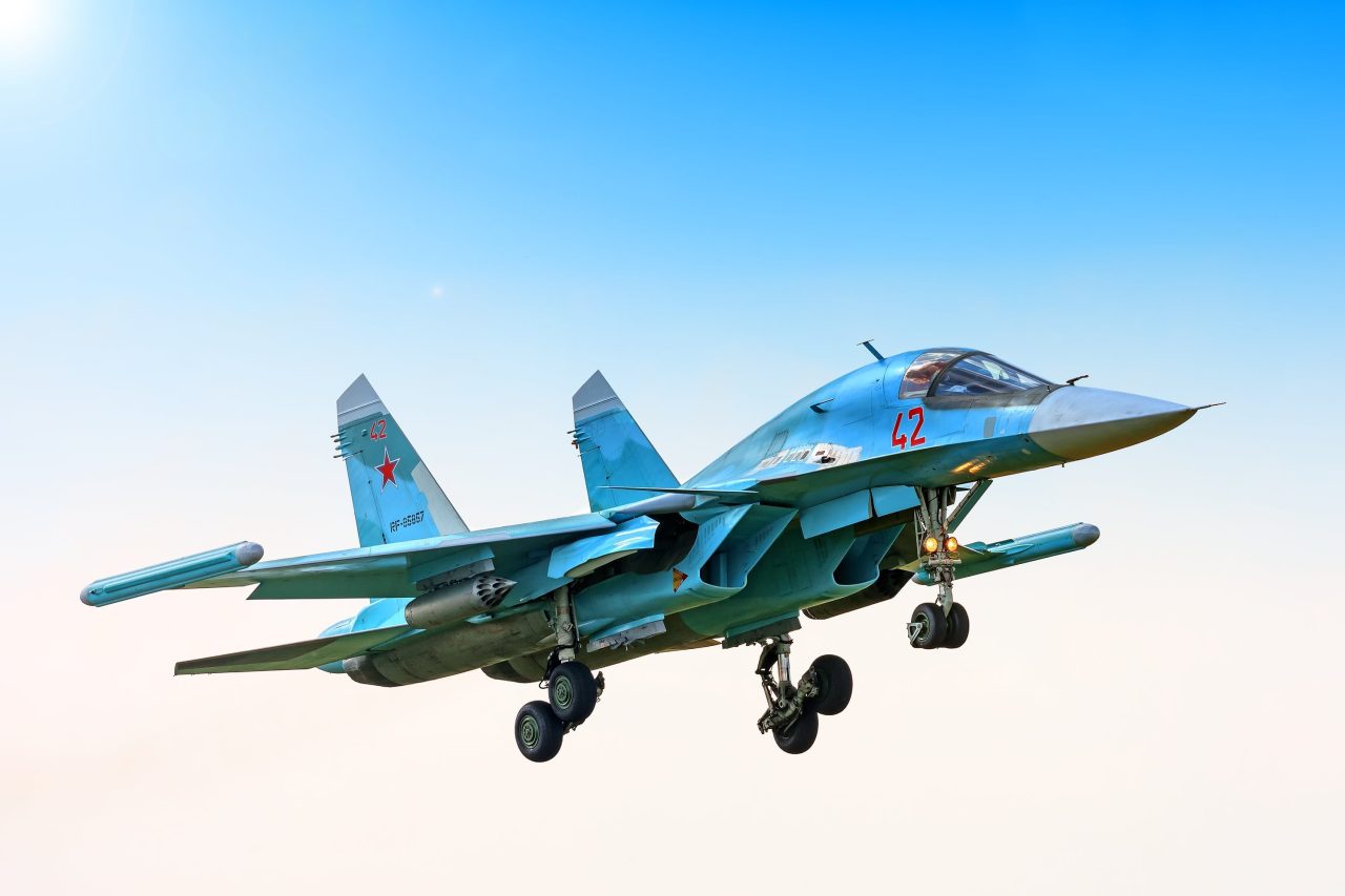 Avion militar ucrainean, interceptat şi aterizat la Bacău