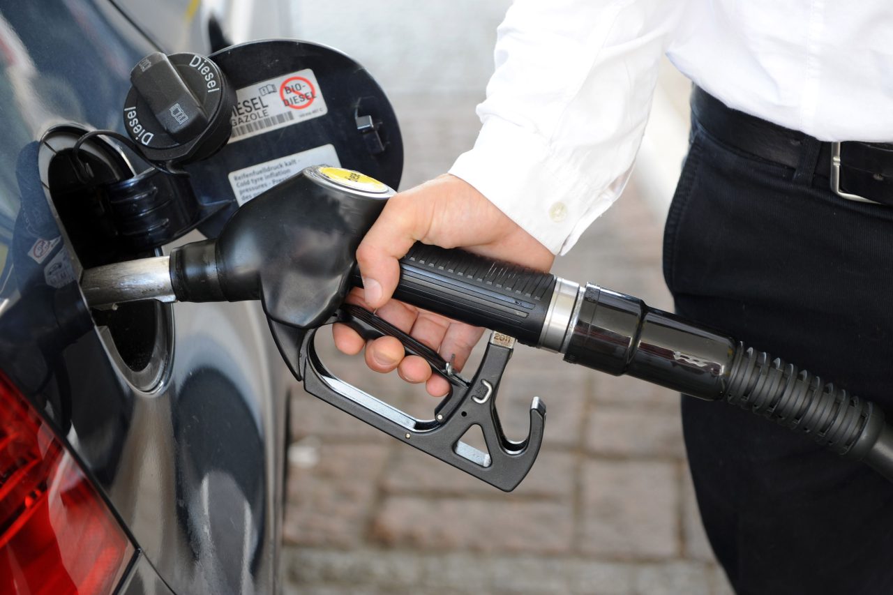 Creșterea prețurilor carburanților va duce la scumpiri în lanț. Ce spun specialiștii din industria alimentară