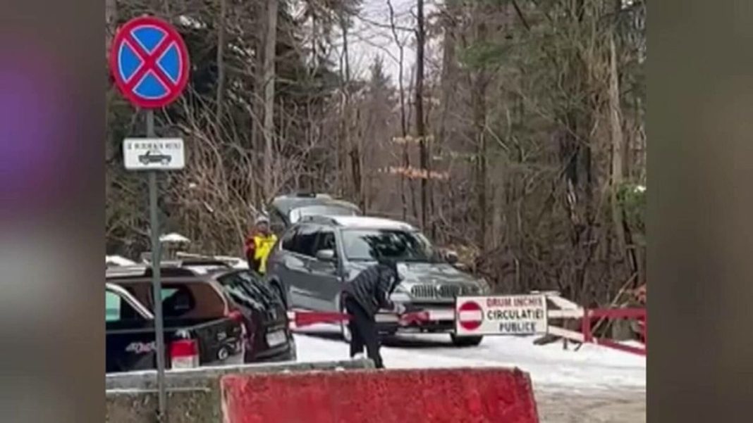 Tupeu fără margini. Un șofer a tăiat cu flexul bariera drumului care duce la Cota 1.400, din Sinaia