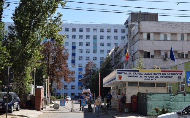 De teama războiului, un bărbat din Galați a mers la spital cu o vestă antiglonț pe el