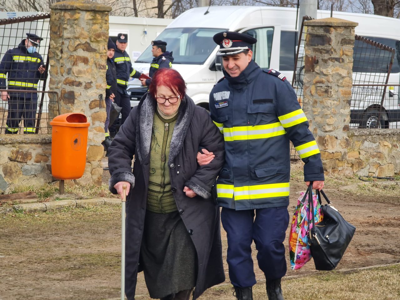 FOTO | Momentul în care primii refugiați ucraineni ajung la Tabăra Mobilă din Siret. Vor sta aici până la găsirea unor spații de cazare