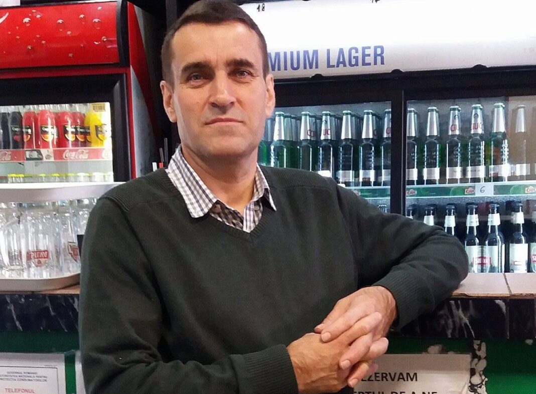 A murit Vasile Micu, unul dintre cei mai vechi barmani din București. Politicieni, actori și muzicieni au fost clienții lui ”Nea Vasile”