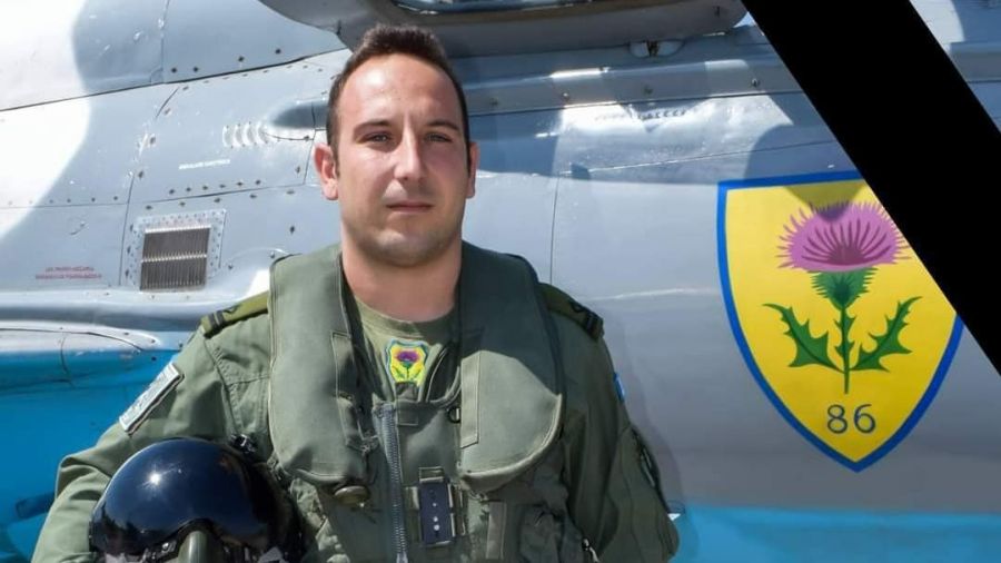 VIDEO| Povestea impresionantă a lui Costinel, pilotul de MiG-21 mort în Constanța. „Îmi era așa drag de el când îl vedeam în haină militară”