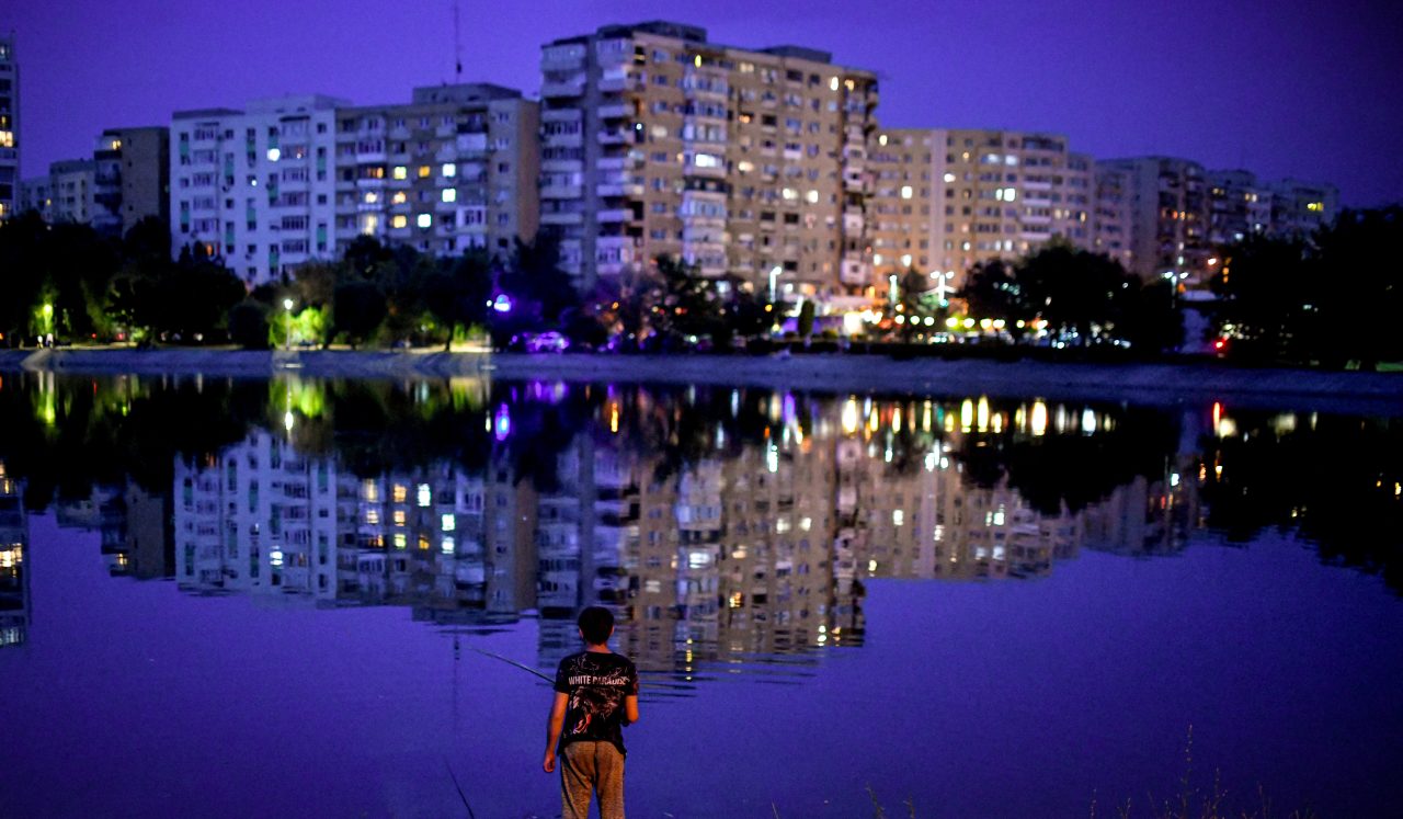 De ce li se cere bucureștenilor să stingă luminile din case sâmbătă seară
