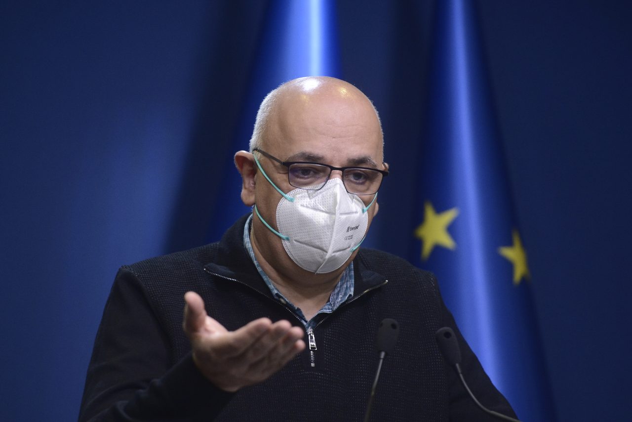 Arafat: Nu poți să donezi rochii de mireasă, costume de nuntă, haine vechi sau rupte refugiaților. Nimeni nu o să le ia