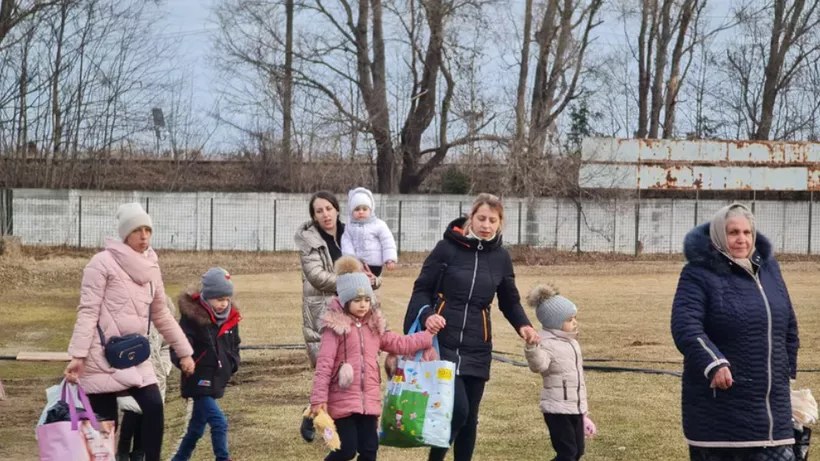 Sondaj IRES: 96% dintre români spun că ar trebui să îi ajutăm pe refugiaţii ucraineni
