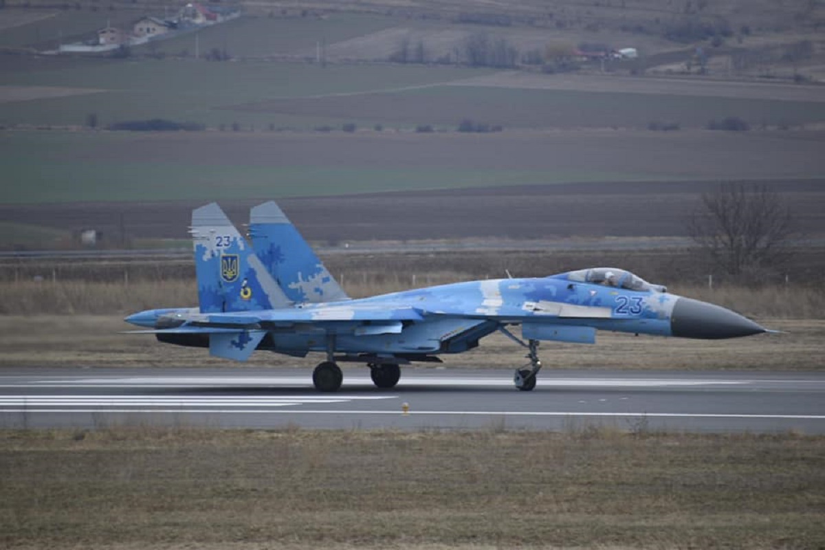 Aeronava Suhoi 27 aparținând Forțelor Aeriene Ucrainene, care aterizase la Bacău, a părăsit România la solicitarea autorităţilor de la Kiev