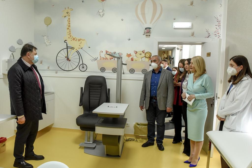 FOTO-VIDEO | Fundația Mereu Aproape a modernizat și dotat cu aparatură medicală Ambulatoriul de Specialitate de la Institutul Național pentru Sănătatea Mamei și Copilului „Alessandrescu-Rusescu”