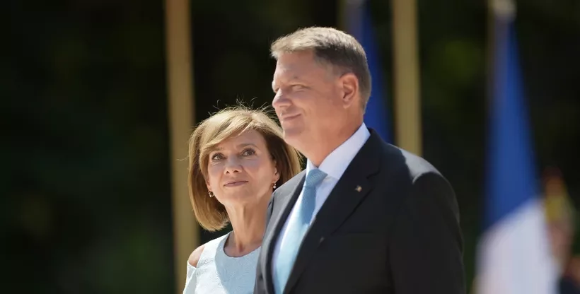 Ce SALARIU are acum Carmen Iohannis, ca profesoară, după majorarea salariului