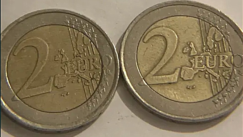 Dacă ai așa ceva acasă, te îmbogățești! Cu câți lei se vinde o monedă de 2 euro din anul 2001, acum, în 2022