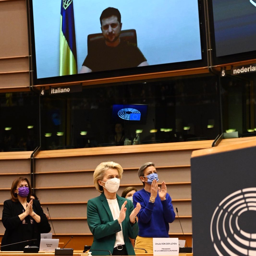 Parlamentul European recomandă acordarea statutului de candidat la UE pentru Ucraina