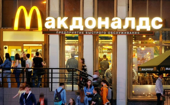 Rușii au scos la vânzare pe internet produse la McDonald’s, după ce gigantul american a decis să închidă locațiile din Rusia