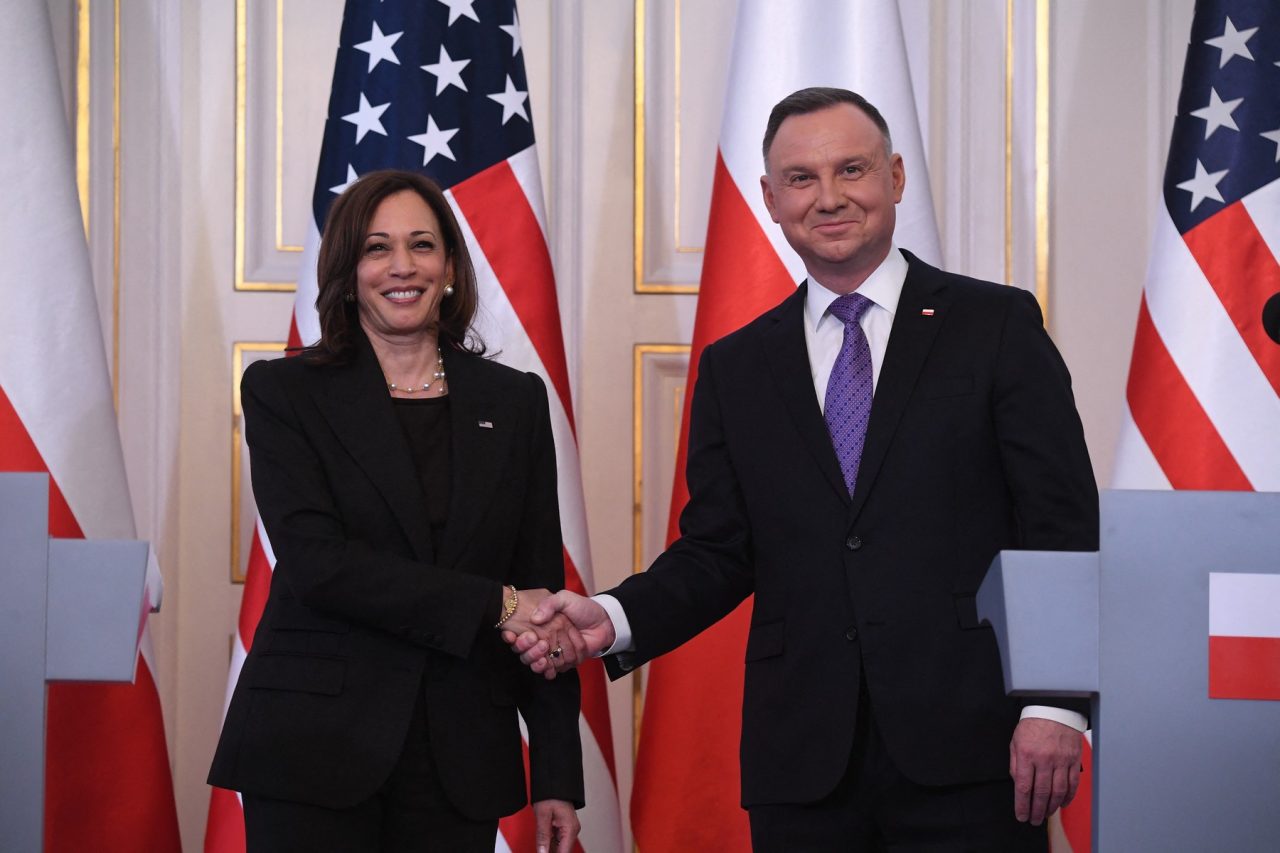 Kamala Harris: Susținem poporul ucrainean, care a arătat un curaj extraordinar. E nevoie de consecințe dure pentru agresiunea Rusiei