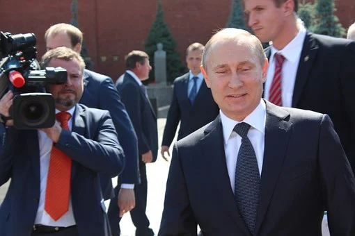 Un afacerist rus oferă o recompensă de un milion de dolari celui sau celor care-l arestează pe Vladimir Putin „mort sau viu”