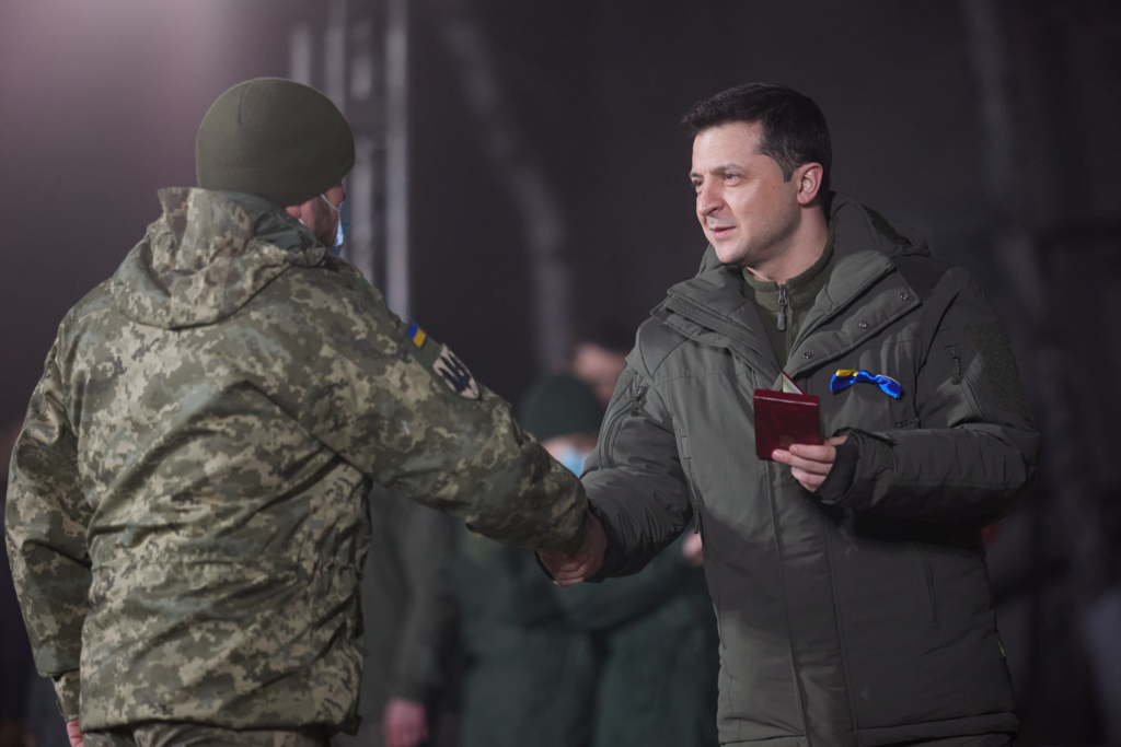 Volodimir Zelenski a făcut schimbări în conducerea armatei. Mai multi ofițeri de rang înalt, înlocuiți la Kiev și în Donbas