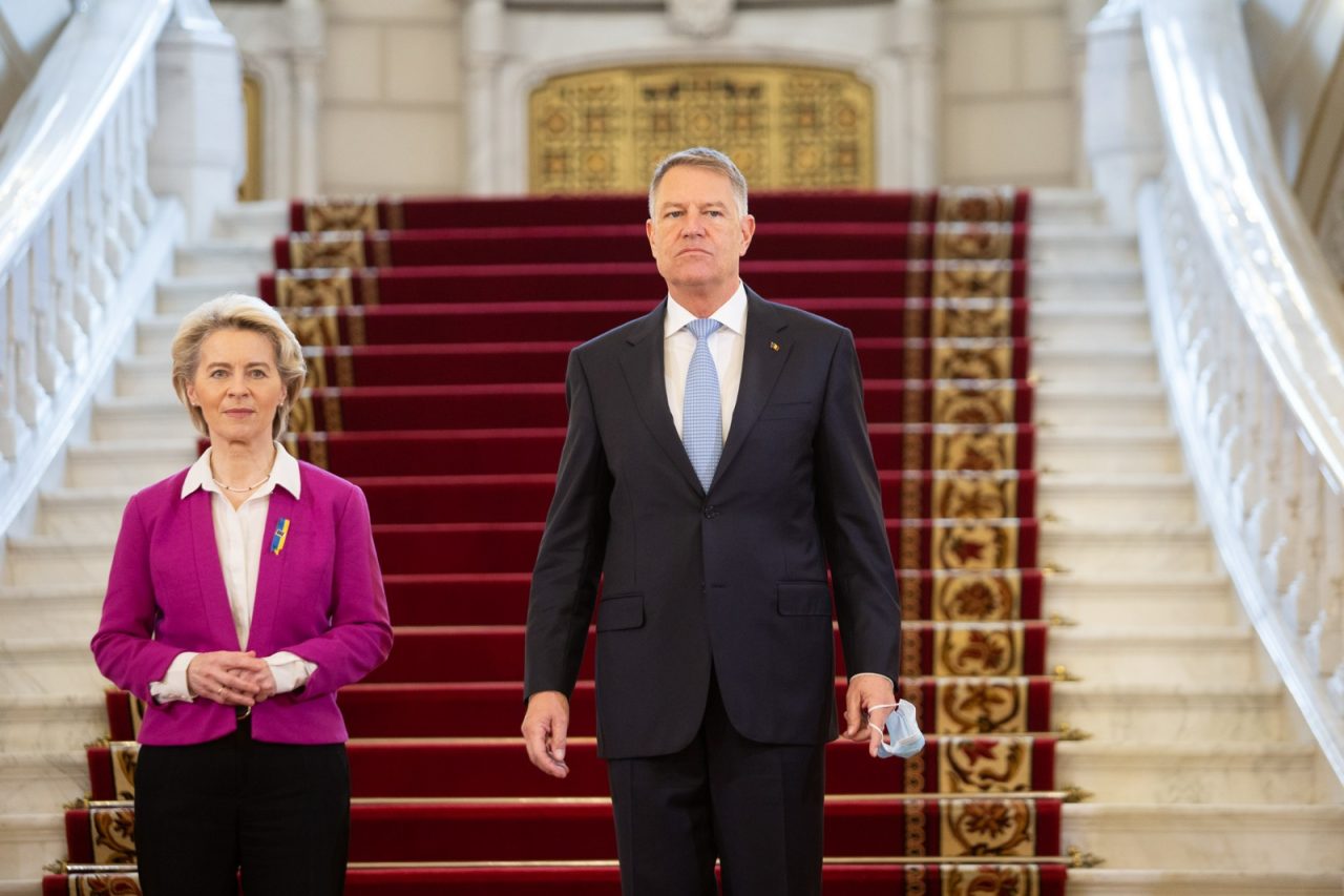 FOTO | Ursula von der Leyen, primită de Klaus Iohannis la Cotroceni. Întâlnirea, în contextul războiului din Ucraina