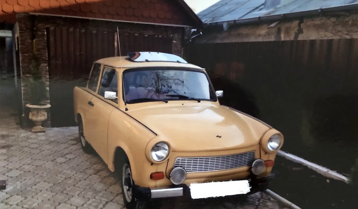 Nu e o glumă! Suma colosală cu care se vinde acum, în 2022, un Trabant 601 din 1987. Cât cere un bărbat din Focșani pe mașină