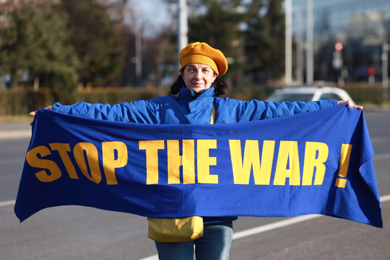 Sute de persoane se alătură marșului de protest în Capitală. „Opriți războiul!”. Câți ucraineni s-au stabilit în România