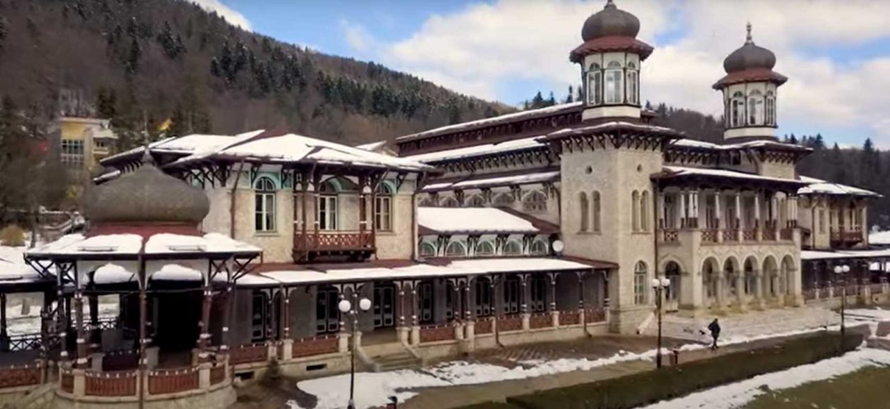 Cel mai vechi cazino din România este, din nou, scos la vânzare. Cât costă Cazinoul Regal din Slănic-Moldova