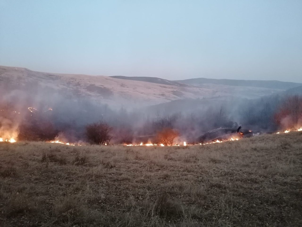 Comuna în care incendiile de vegetație ar putea fi urmărite cu drona. Măsuri inedite propuse de un primar disperat