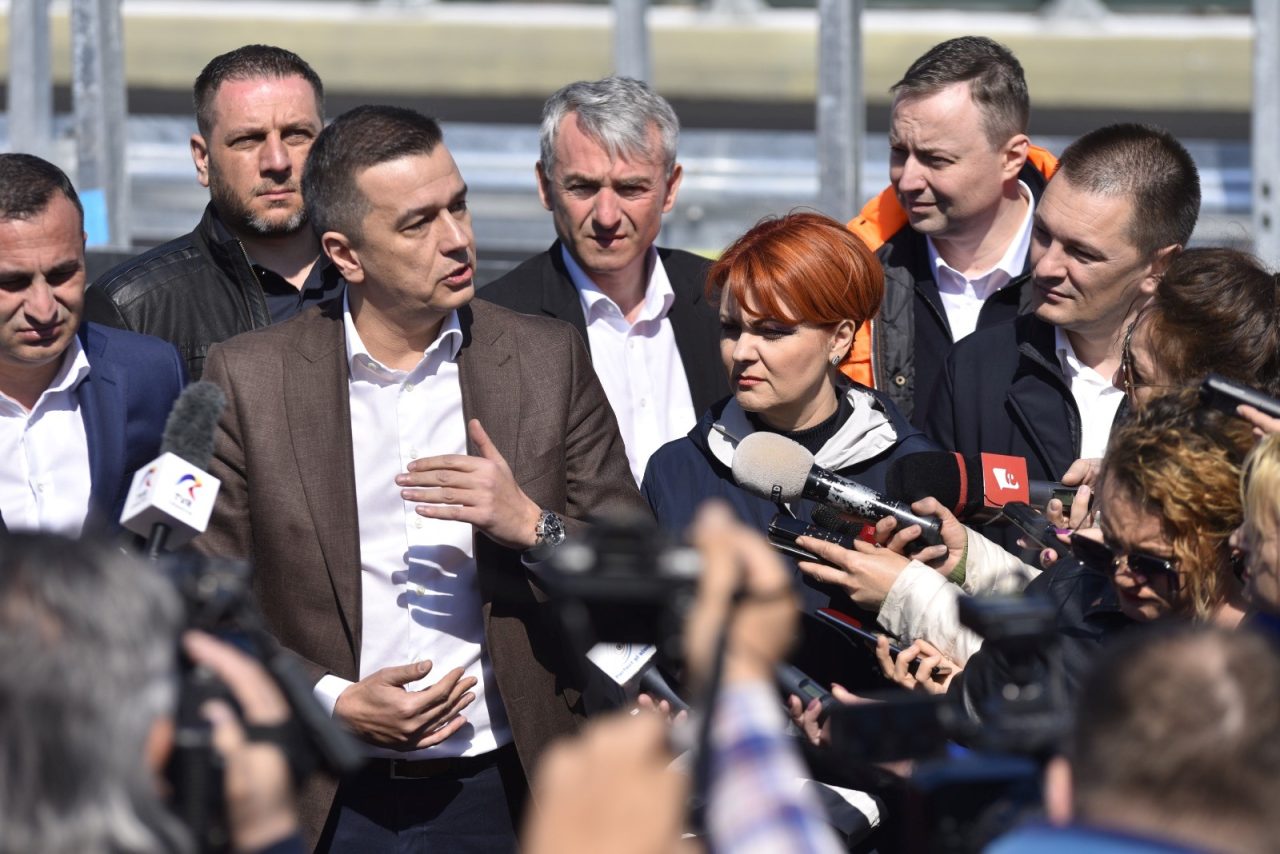 FOTO Sorin Grindeanu vrea fapte, nu explicații. Ce l-a nemulțumit pe ministrul Transporturilor la lucrările pe Tronsonul 1 al Drumului Expres Craiova-Pitești