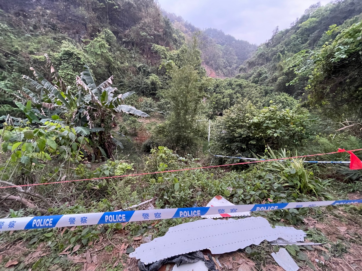 Noi date despre tragedia aviatică din China: Pasagerii au fost „complet incinerați” în urma incendiului provocat de impactul cu solul