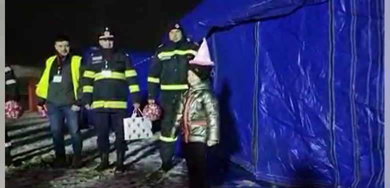 VIDEO emoționant. O fetiță de 7 ani din Ucraina și-a serbat ziua într-o tabără de refugiați. Reacția copilei când a văzut tortul