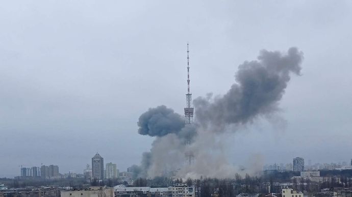 Zona din apropierea turnului de televiziune din Kiev, lovită de rachetele rusești