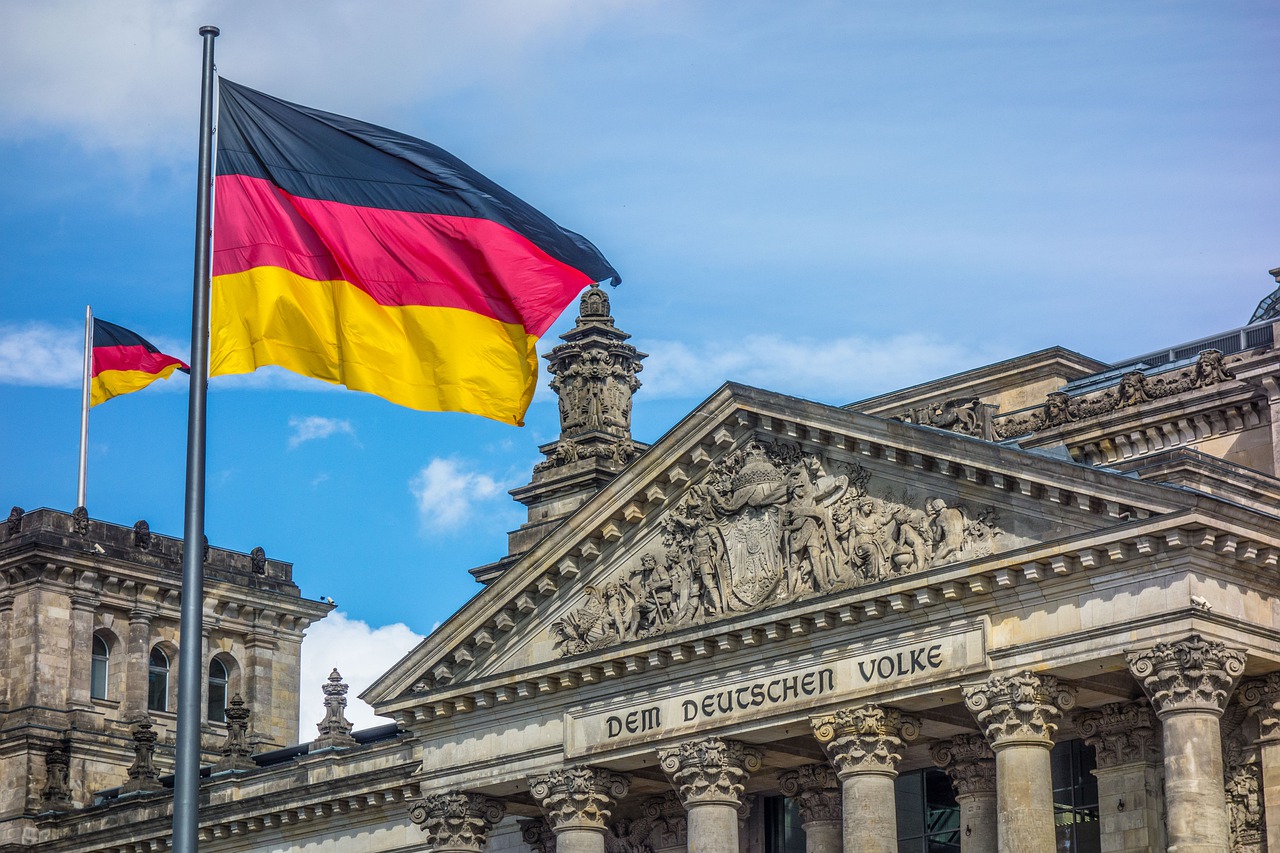 Zeci de diplomați ruși, expulzați din Germania și Franța. Moscova amenință că decizia „neprietenoasă” a Berlinului va deteriora și mai mult relația dintre cele două state