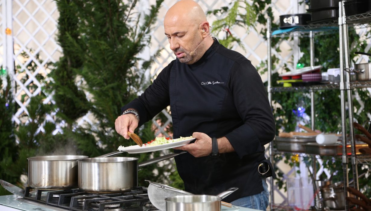 Rețeta de sarmale a lui Cătălin Scărlătescu. Trucul pe care îl folosește celebru bucătar pentru a obține o savoare aparte