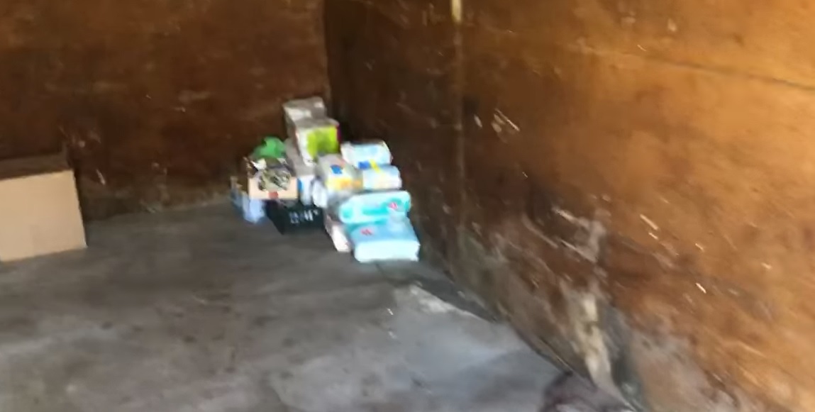 VIDEO | Container ruginit pentru alimentele oferite refugiaților din Ucraina, în vama Urziceni. Explicația prefectului