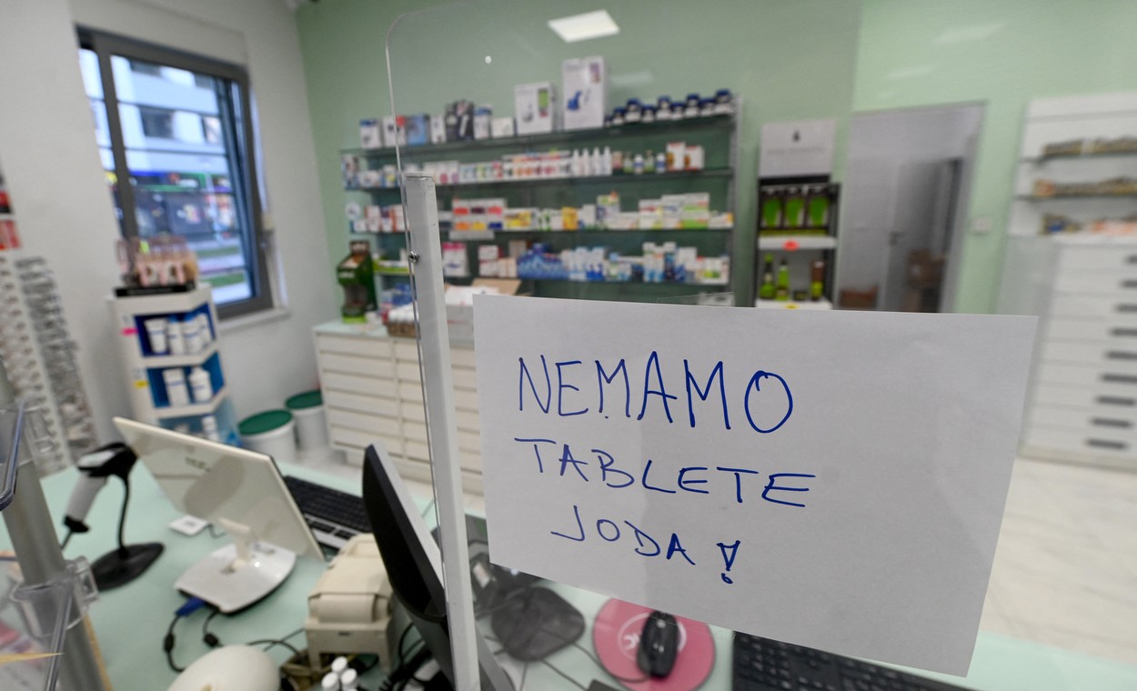 Val puternic de teamă în Europa Centrală: Stocurile de iod s-au terminat, oamenii fac cozi la pașapoarte și tinerii întreabă cum se pot înrola în armată