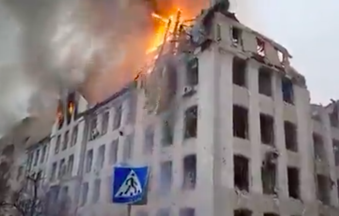 VIDEO | Imagini cu dezastrul din Harkov, unde s-au dat lupte grele în noaptea de marți spre miercuri. Zelensky: Rușii comit crime de război