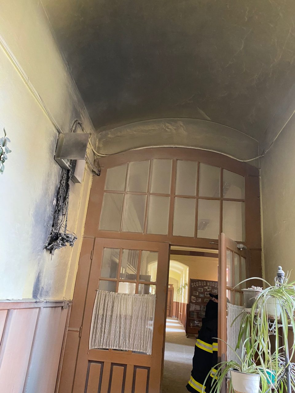 Incendiu la un liceu din Sibiu. Peste 200 de elevi şi profesori au fost evacuați din clădire
