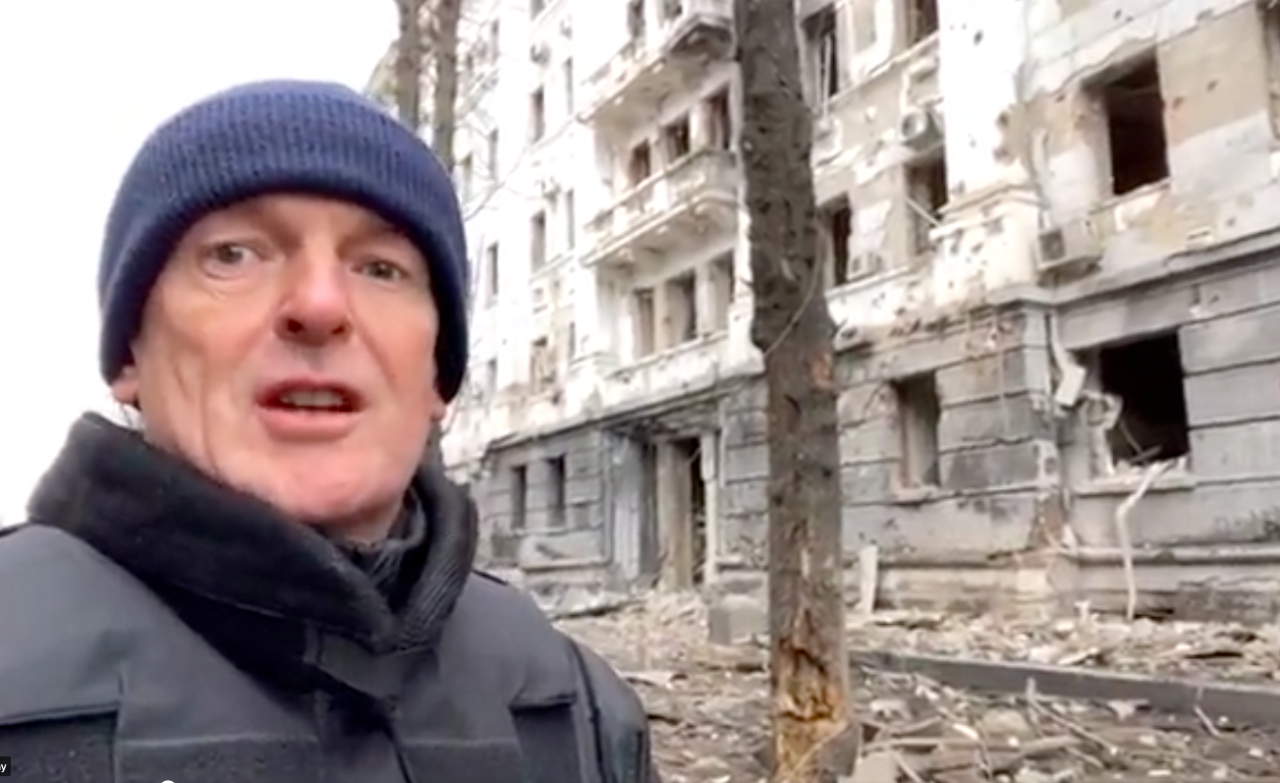 VIDEO | Harkov, orașul complet distrus de ruși: străzi acoperite de moloz, cratere de bombe și ruine. Jurnalist Al Jazeera: Este o scenă absolut șocantă de distrugere și mizerie