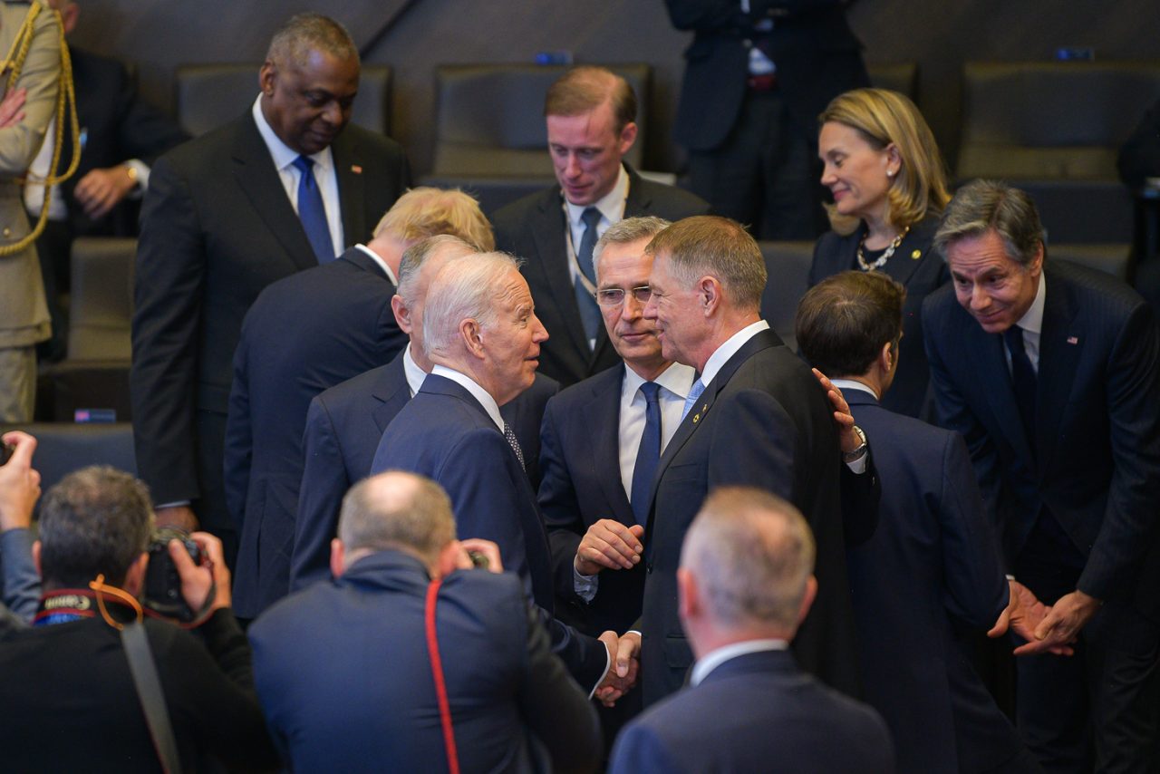 8 ȘTIRI DE LA ORA 8 Klaus Iohannis a dezvăluit ce a discutat cu Joe Biden: Ne-am amintit cum preşedintele Biden, la momentul respectiv, a sprijinit România