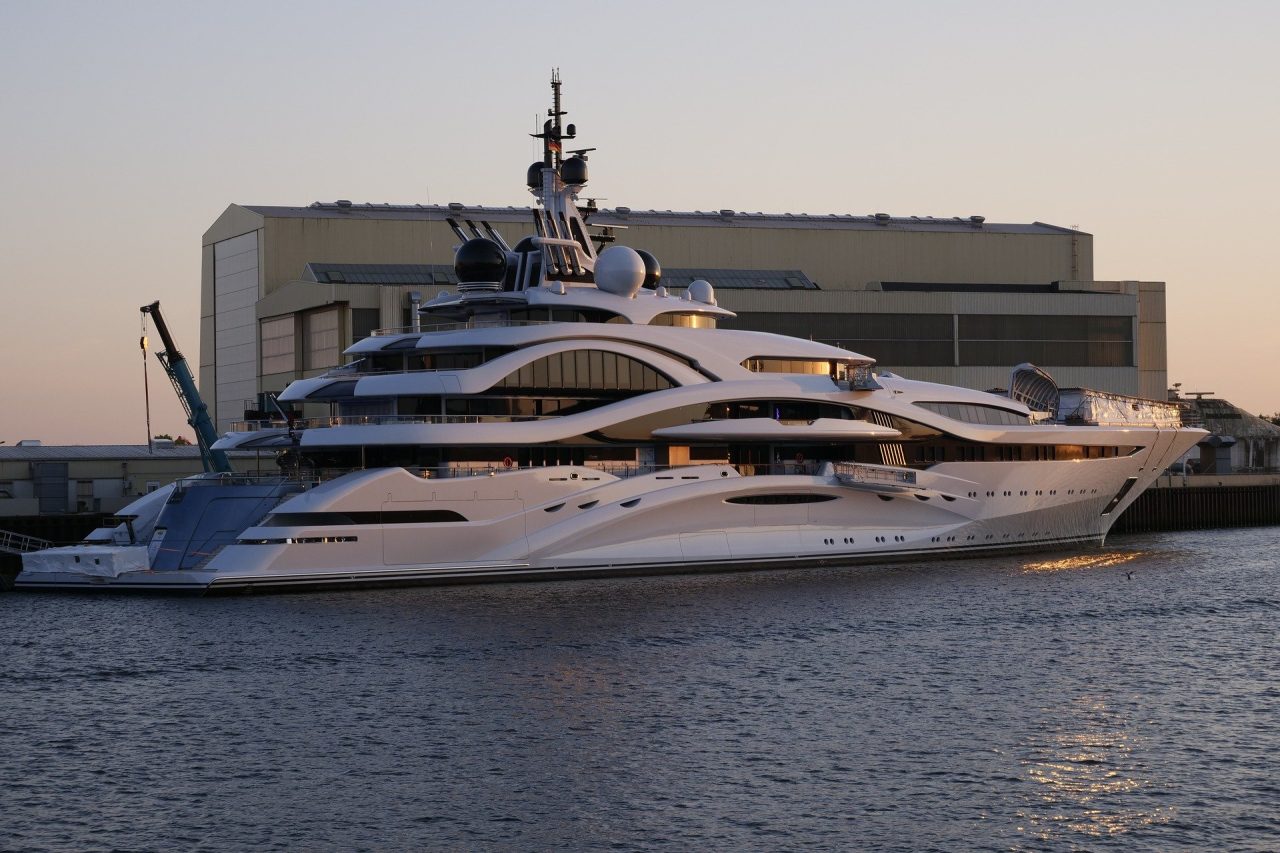 De ce își mută miliardarii ruși iahturile de lux în Maldive. „Nirvana” și „Titanul” au acostat deja în insulele din Oceanul Indian