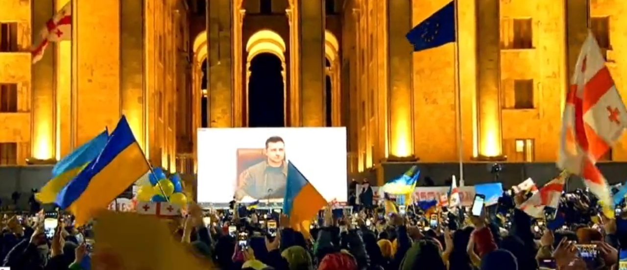 Zeci de mii de oameni în stradă la Praga și Tbilisi în semn de solidaritate cu Ucraina