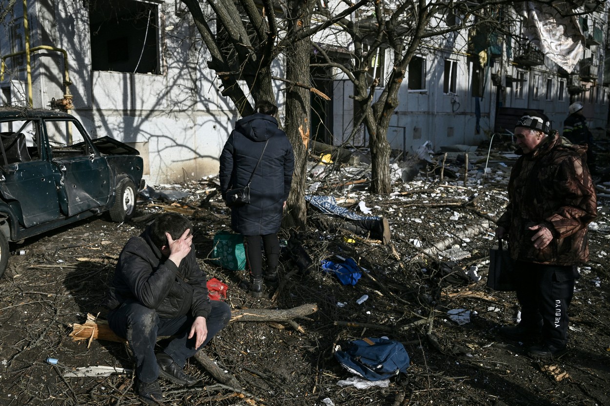 „Mi-au ținut pistolul la cap și m-au batjocorit.” Mărturia cutremurătoare a ucrainencei violate de soldații ruși care i-au ucis soțul, în faţa fiului lor