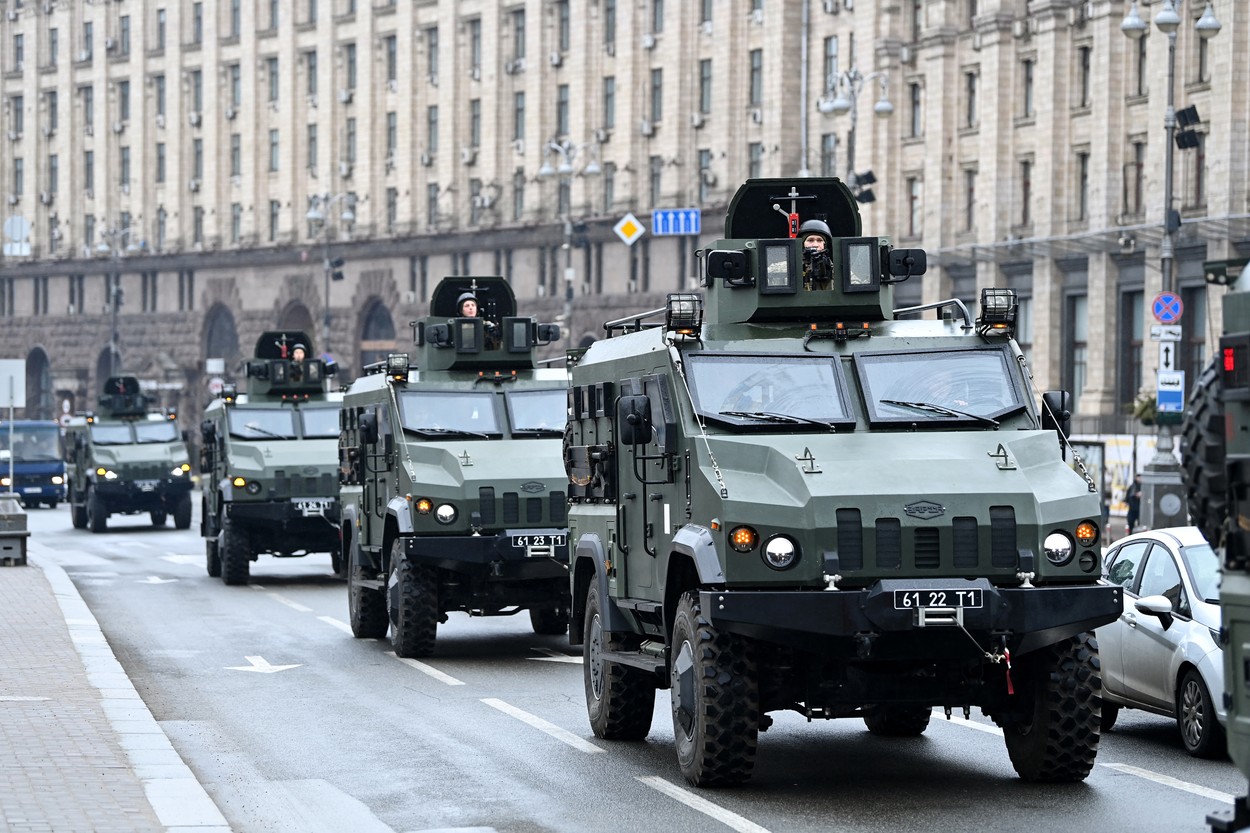 Imagini din satelit: Convoiul militar care staționa lângă Kiev s-a dispersat, fiind așezate în poziție de tragere