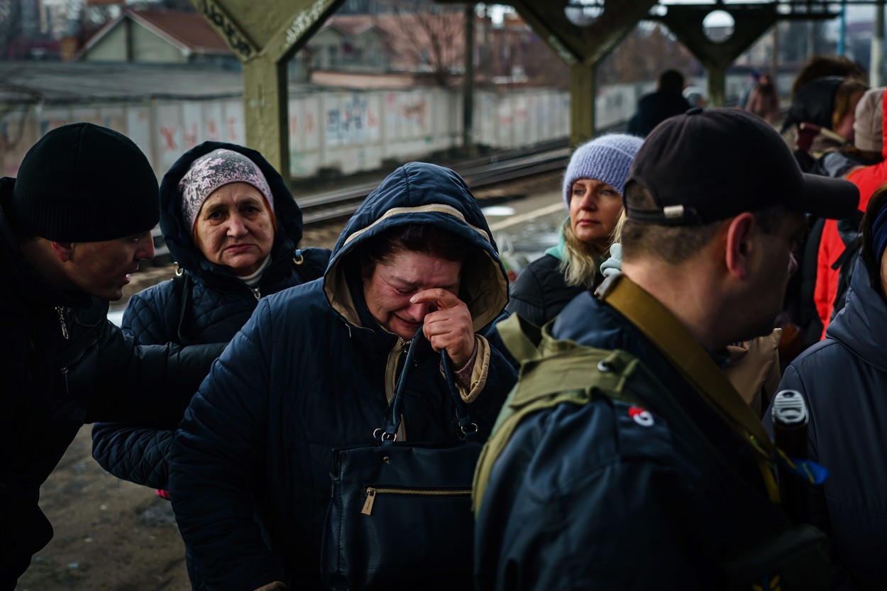 LIVE UPDATE | Ucraina, a zecea zi de război: Zeci de mii de oameni protestează în stradă împotriva războiului în capitalele europene/ Coloane uriașe de mașini se îndreaptă spre granița de vest a Ucrainei/ Armata rusă continuă atacul pe toate fronturile