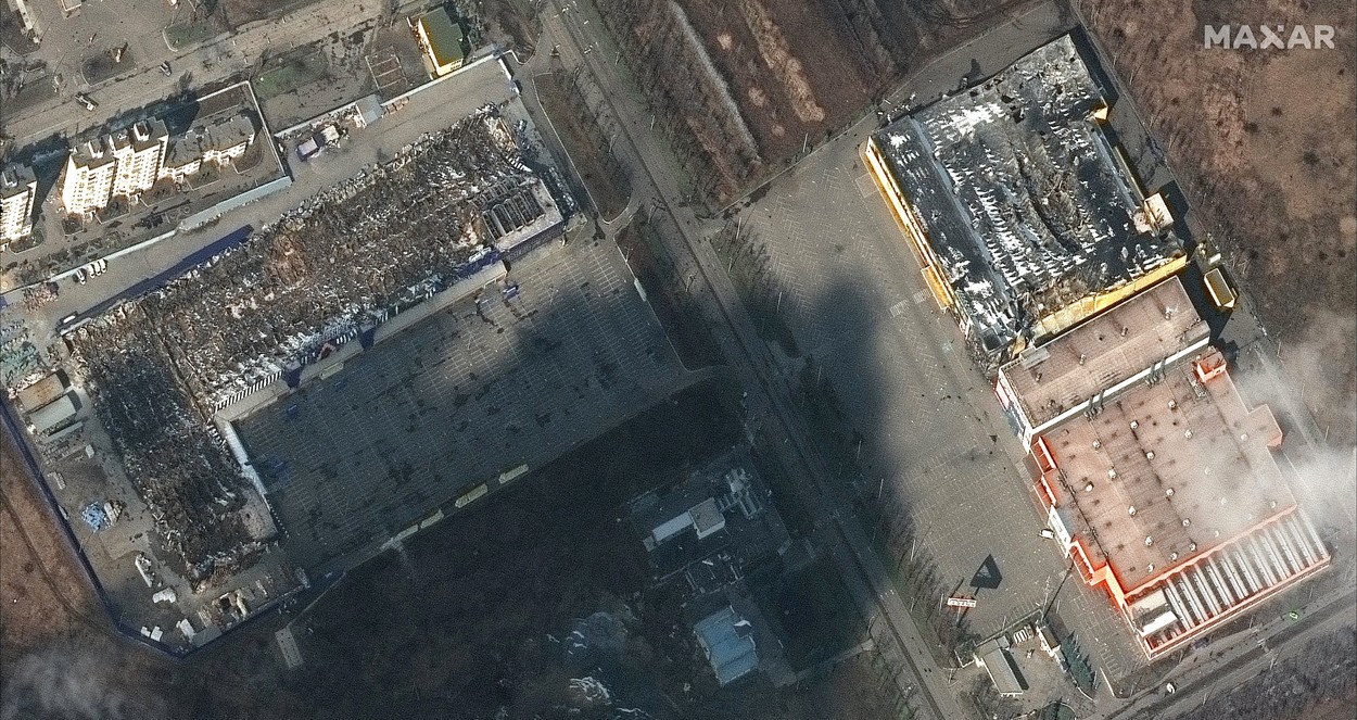Imagini din satelit care arată dezastrul din Mariupol. Morții sunt îngropați în gropi comune