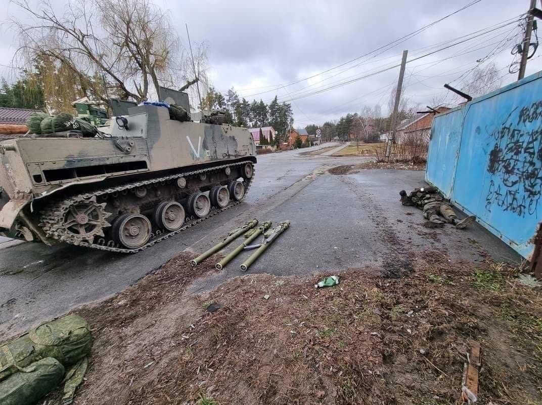Rusia și Ucraina se acuză reciproc de „situația umanitară catastrofală”. Ministerul rus al Apărării susține că „naționaliștii” ucraineni minează zone rezidenţiale şi distrug infrastructuri cheie pentru evacuarea populației