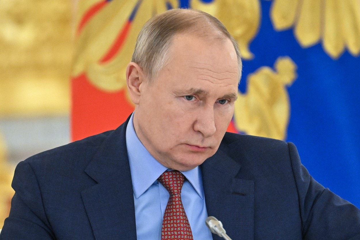 Vladimir Putin ar avea cancer de tiroidă, conform unei anchete jurnalistice din Rusia . „Un specialist l-ar fi vizitat de 35 de ori la Soci”