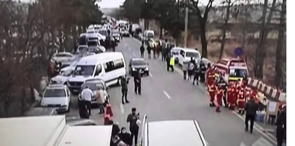 Exodul ucrainenilor: Coloane de zeci de kilometri de maşini se îndreaptă spre granița de vest/ Combustibilul, restricționat, pe fondul crizei de benzină și motorină